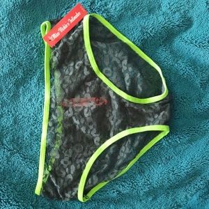 NWT green lace panties ✨Free in bundle!✨